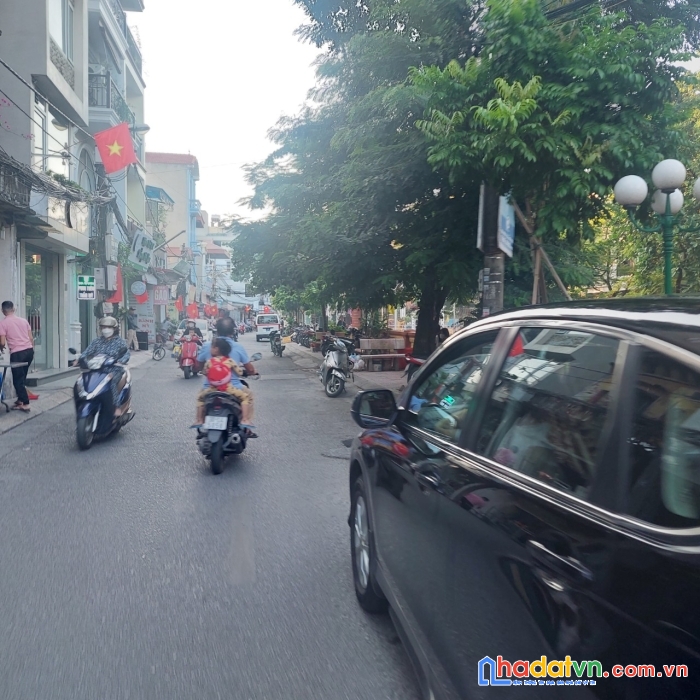 Bán nhà mặt phố ô cách. mặt chợ kinh doanh sầm uất, 66m, 4.7mt, 9 tỷ.