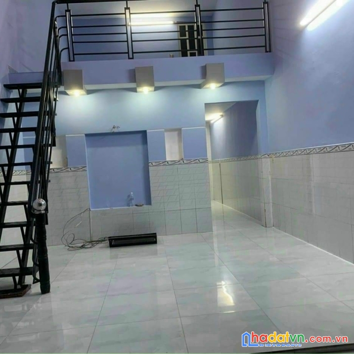 Nhà cấp 4 gác lửng đúc kiên cố mua về ở liền