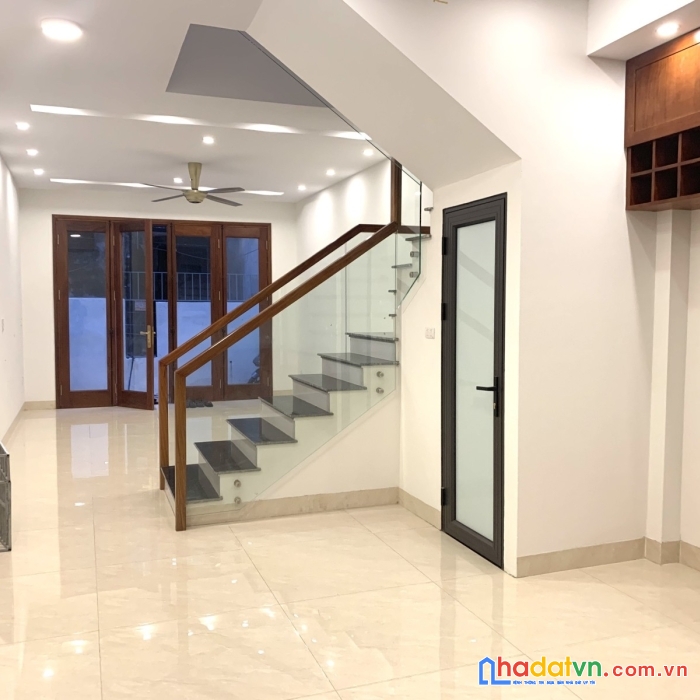 Bán nhà bát khối, ô tô, kinh doanh, gần phố, ở sướng, 44m2x4m