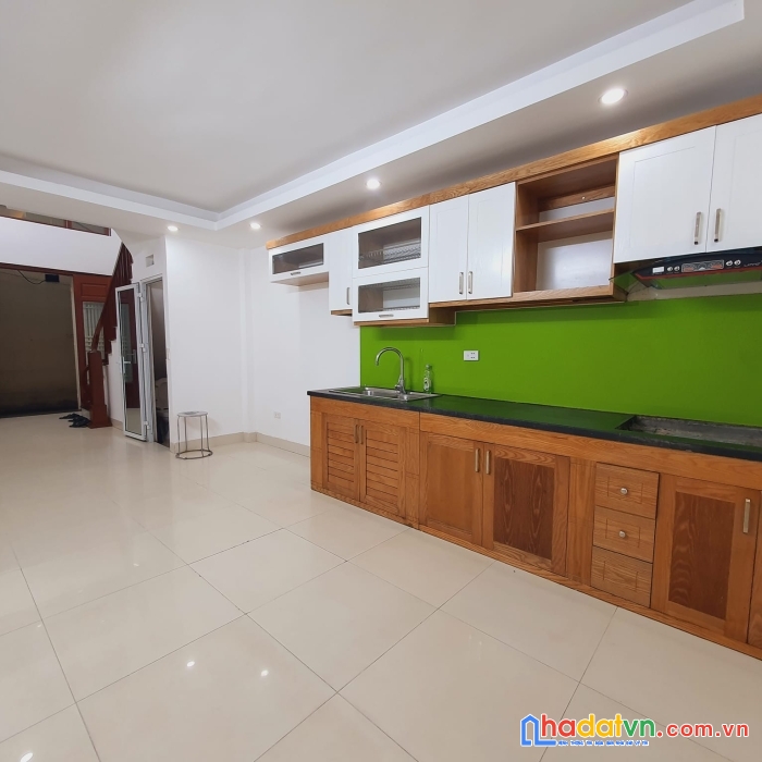 Bán gấp– hoàng đạo thành – thanh xuân- 35m – 5 tầng – ngõ thông – ô tô – kinh doanh – nhỉnh 4 tỷ