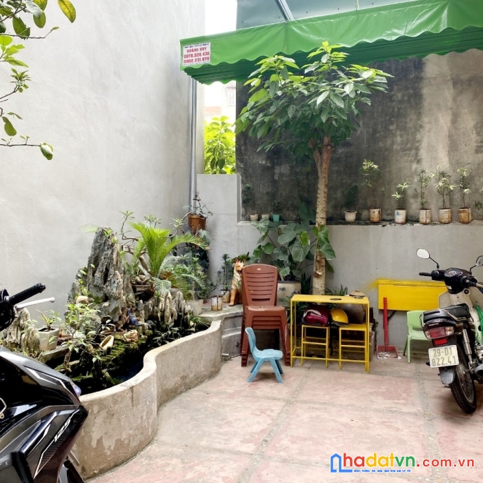 Bán nhà lạc long quân, ngõ thông trịnh công sơn dt 110m2, 3t, giá đầu tư 11,2 tỷ.