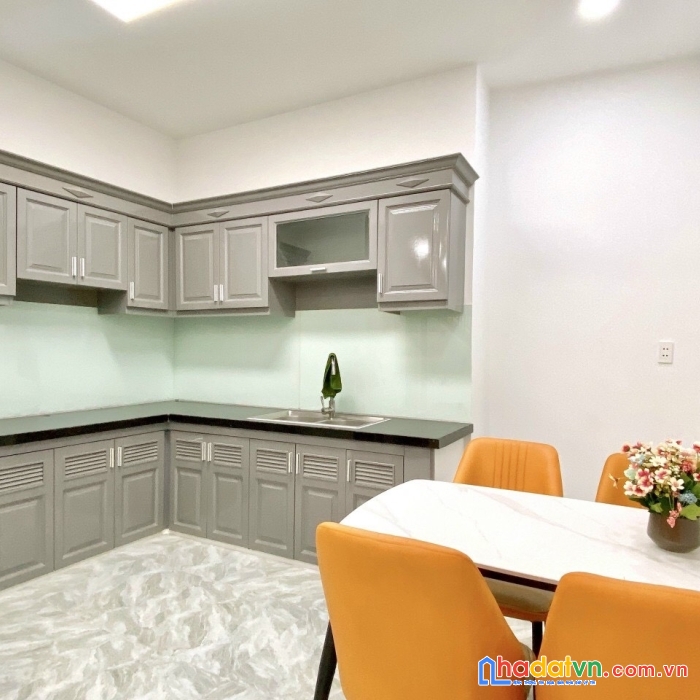 (tân bình) 3.8 x 11m, 2 lầu, cách mạng tháng tám, 4pn, 8.8 tỷ bớt