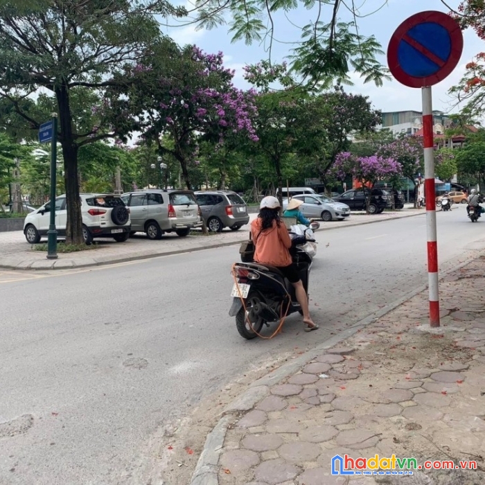 Bán nhà hồng tiến-ô tô vào nhà-lô góc-3 thoáng-sổ đẹp. 35m2,5 tầng, 4,2 tỷ.