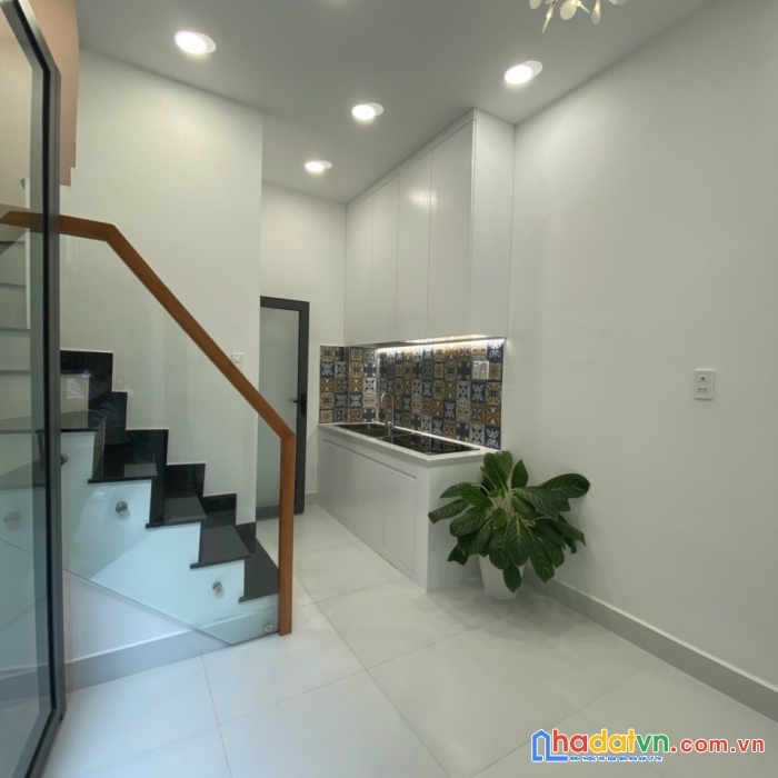Bình thạnh , lê quang định , 3 tầng btct mới , cách 1 căn ra hxh thông thương , chỉ 2tyx.