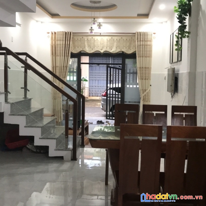 Nhà mặt tiền hoà minh 3, sát biển, 73m2, 2 tầng, đẹp