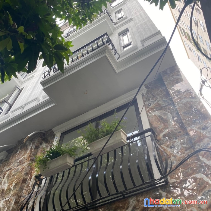 Phân lô vip đội nhân ba đình- 9 tỷ- 7 tầng thang máy-  cây xanh quanh nhà- ở sướng
