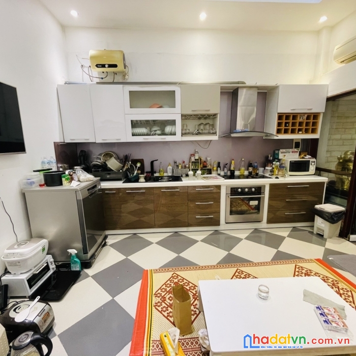 Cực hiếm.dưới 5 tỉ.nhà 5 tầng nguyễn văn cừ. 60m, mt4m.gara 7 chỗ,