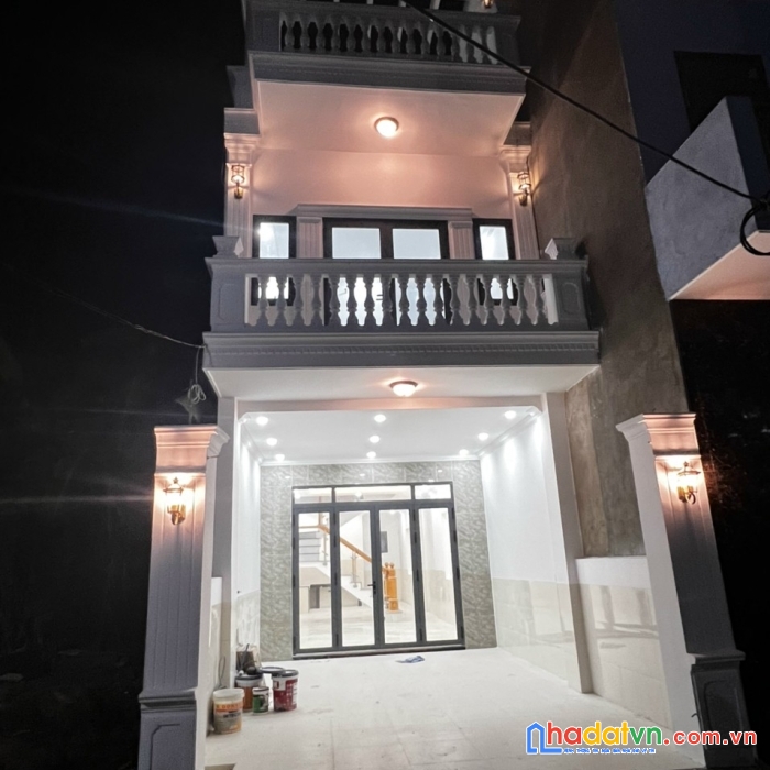 Nhà 1 trệt 2 lầu kdc bửu hòa, đường nhựa 3 xe hơi, sân đậu xe hơi, gần cty pouchen