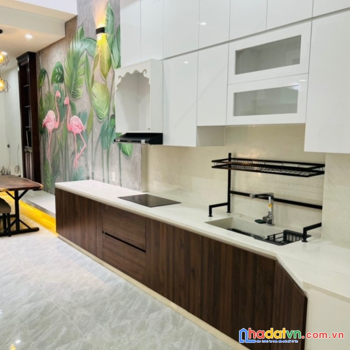 Bán nhà 3 tầng mặt tiền đường đinh thị vân, 100m2, nhà mới xây, gần sân bay.