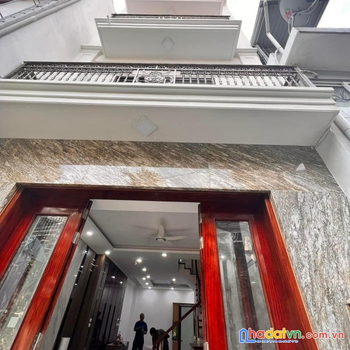 Cầu giấy yên hòa 45m2 full đồ, sát phố 5,x tỉ nhà 5t nhà đẹp inbox e gửi sổ