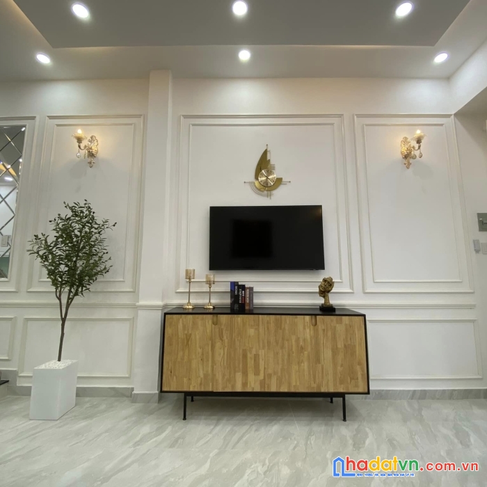 Cần bán nhà mới hxh, p2 tân bình, sổ vuông, 3 tầng, full nội thất. giá 10,8 tỷ tl.