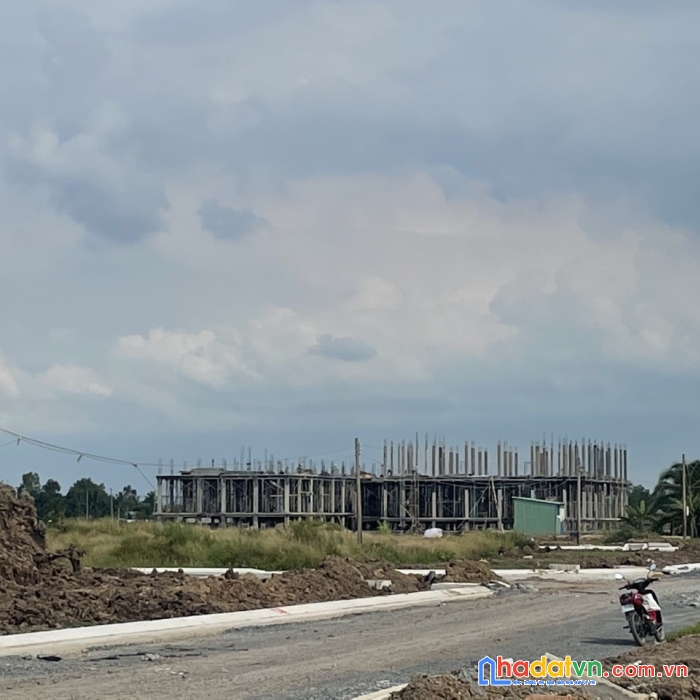 Vị trí ngay trung tâm hành chính mới cần bán nền đối diện trường học