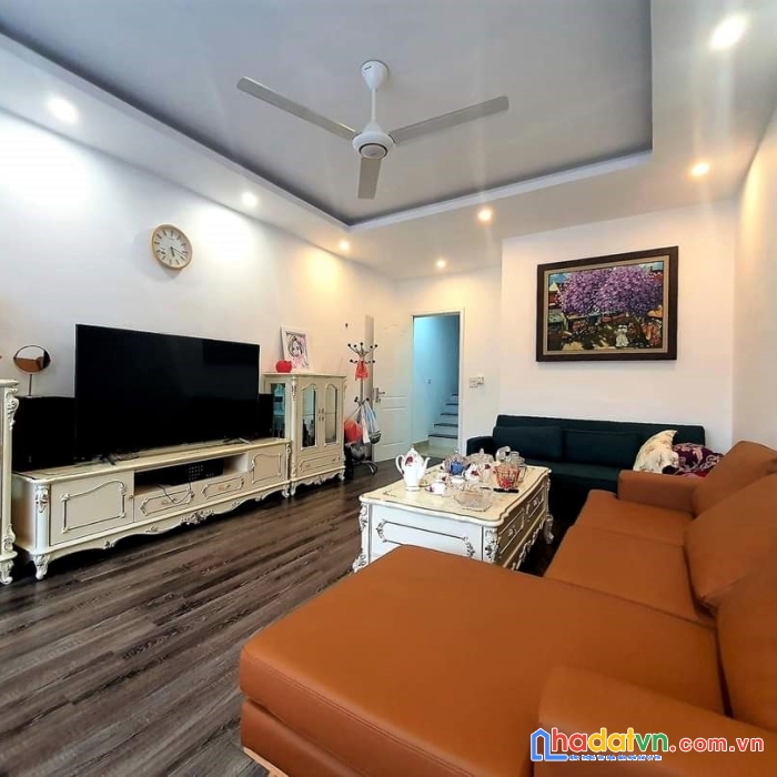 Bán gấp nhà hoàn văn thái 40m2, 4 ngủ, ngõ thông, vài bước ra phố, hơn 4 tỷ.