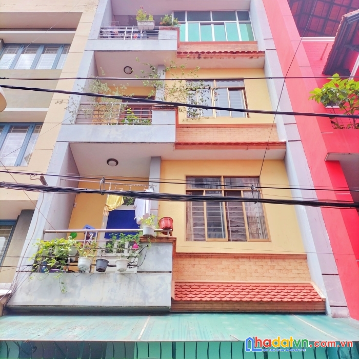 Cần bán nhà hẻm 6m gần công viên hvt, ngang 5m, vuông,56m2, giá 11,8 tỷ tl