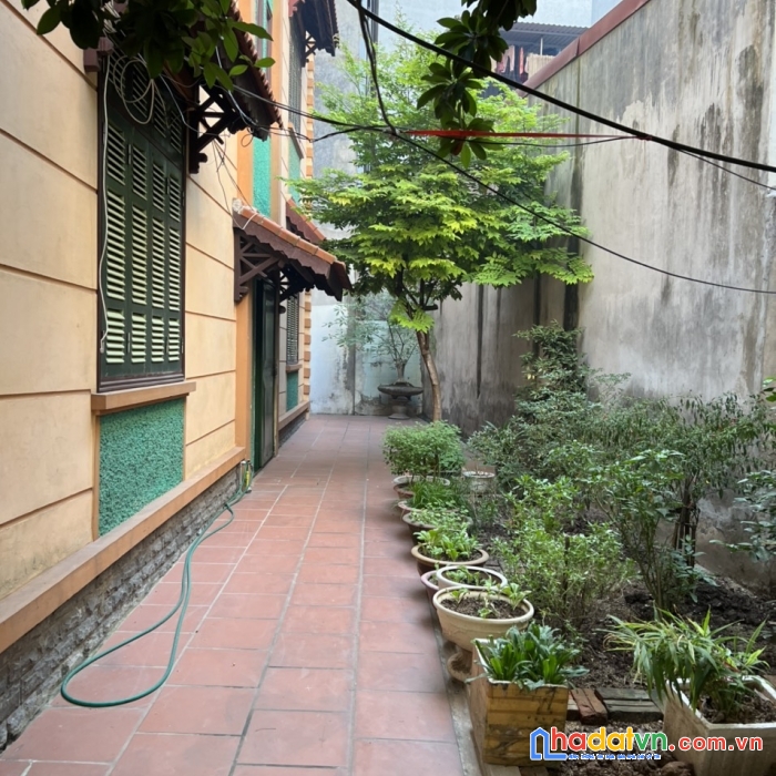 Cho thuê biệt thự đẹp nhất phố đào tấn, dt 200m2 (90m2 x 3 tầng), mt 11m, giá 30 triêu