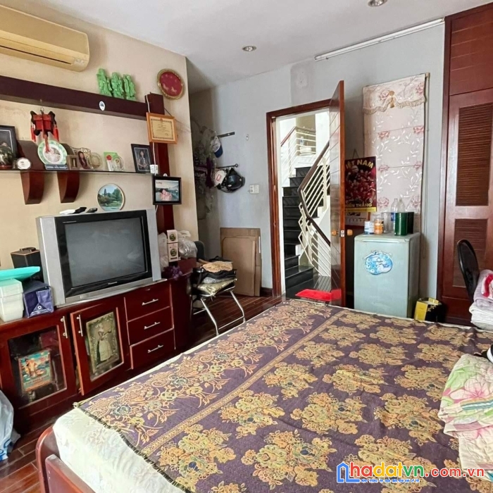 Bán nhà phú nhuận hxh 90m2 ngang gần 6 m 5 tầng 6 phòng ngủ trần khắc chân 8.5 tỷ.