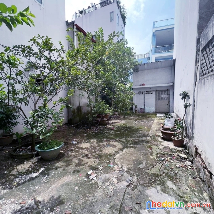 Bán miếng đất  đường số phường 4  q4 ngang 5.2 x 14 m có 80 triệu m