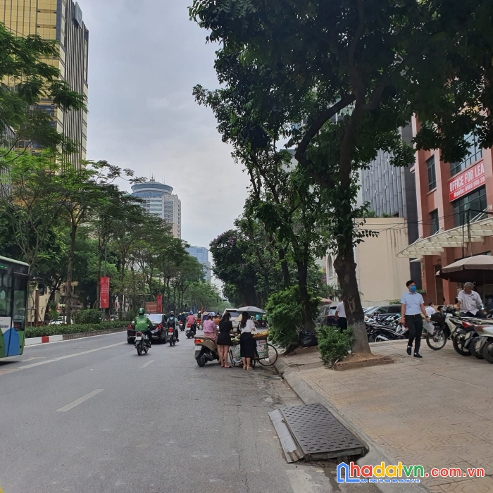 Lô đất 176m2 xây building mặt phố vip láng hạ 0909858789