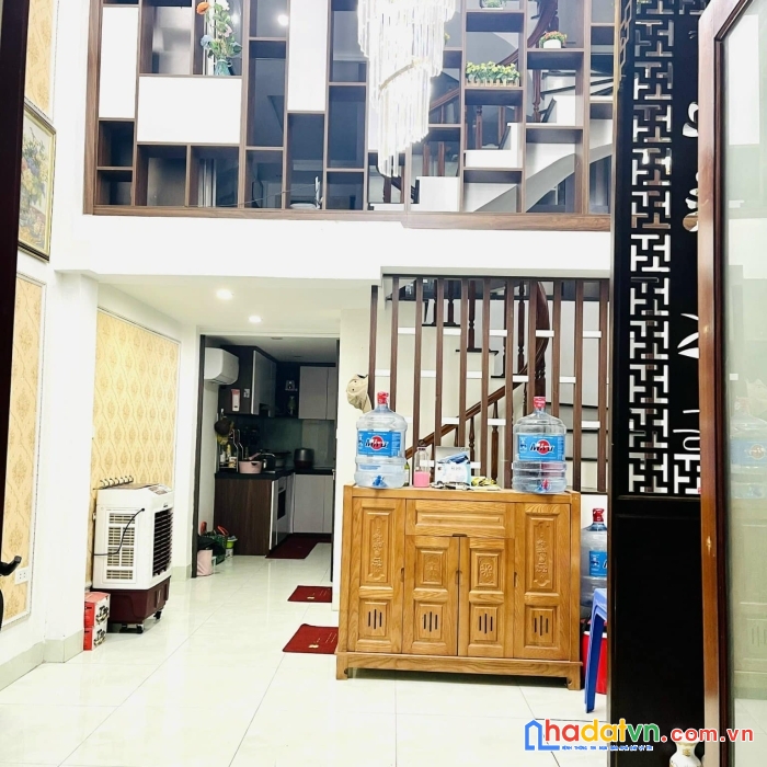 Chỉ hơn 100tr/m mua được nhà đất phường hàng bột,q,đống đa,2 thoáng,43m2x5tầng,đất ở cực thích