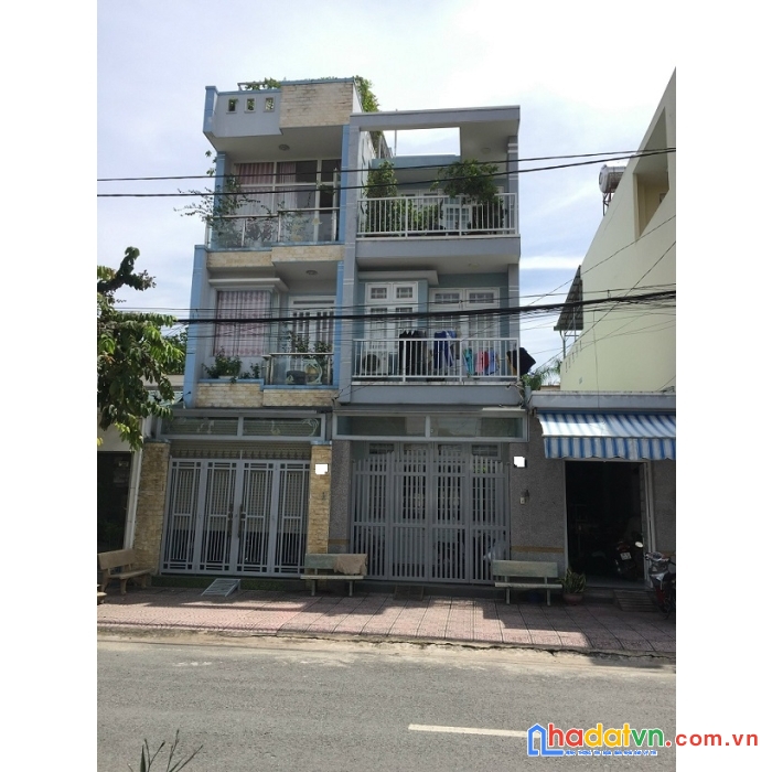 Bán gấp nhà mặt tiền nở hậu  đại lộ 3 phước bình   dt 128m2 10.8 tỷ