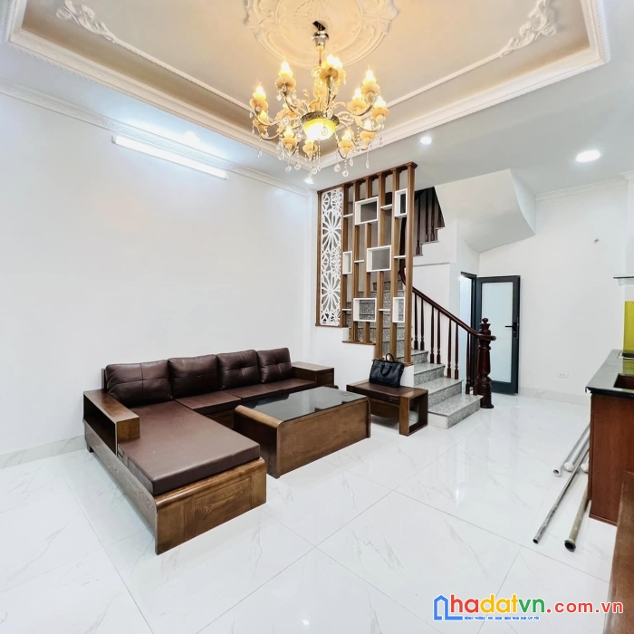 Cực phẩm,chùa láng,ngõ thông, 0m oto,trước nhà 2,5m,2 thoáng,35m_3,8 tỷ