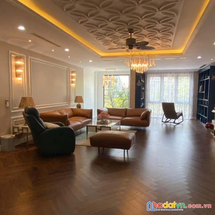 Biệt thự sân vườn có 1 không 2 tại cự khối, long biên, ô tô vào thoải mái.