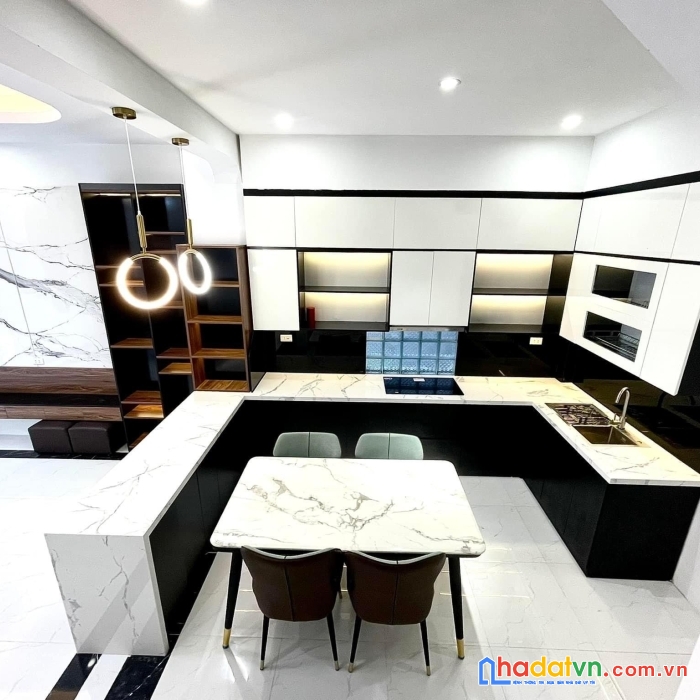 Bán nhà xuân thủy 50m2-giá chỉ 4.2 tỷ-nhà đẹp ở ngay-lô góc 30m ra ô tô tránh 4 tầng đẹp- nhận nhà