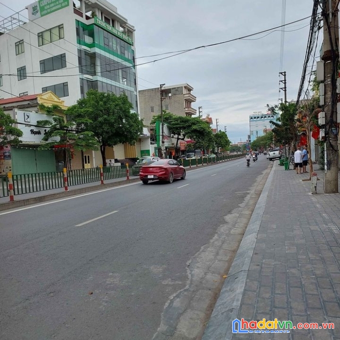 Chính chủ bán nhà mặt đường vị trí đẹp tại nguyễn công trứ