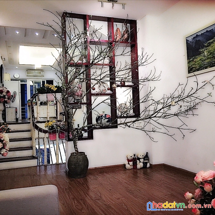 Chính chủ bán nhà tại ngõ 310 nghi tàm, tây hồ dt150m2x6 tầng giá 15 tỷ lh 0912085153