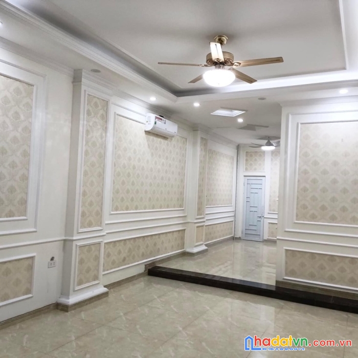 Bán nhà kv hoàng quốc việt-cầu giấy-7 tầng-oto-thang máy-giá:11.3 tỷ