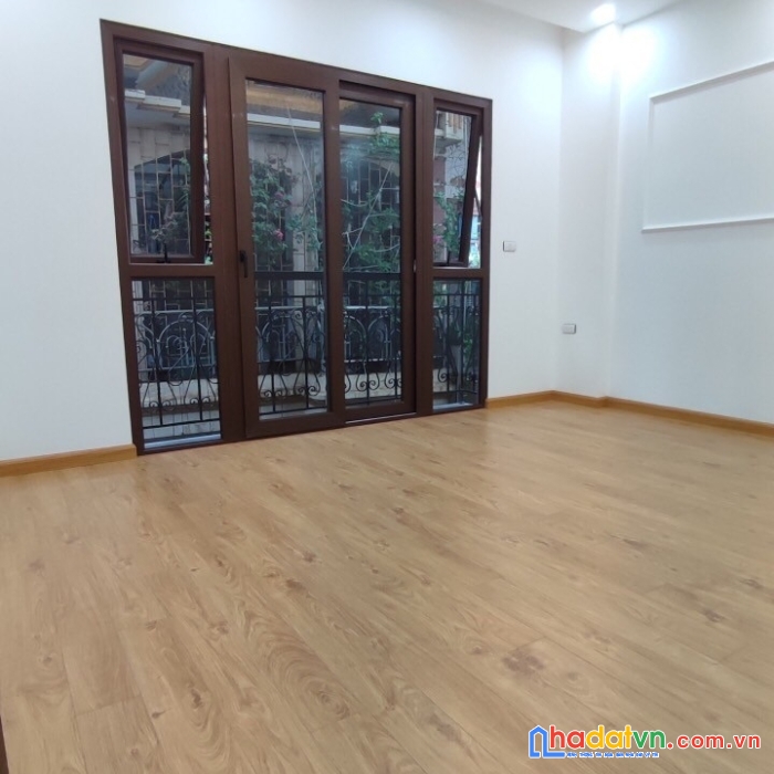 Phố trần quốc hoàn, 5 tầng, mặt tiền 6.3m, kinh doanh, 15 tỷ 3
