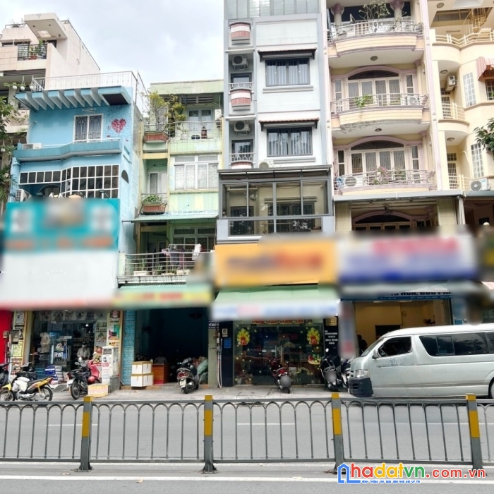 Nhà (4.4x11 nh 6.5m) 4 tầng mặt tiền lê hồng phong p1q10