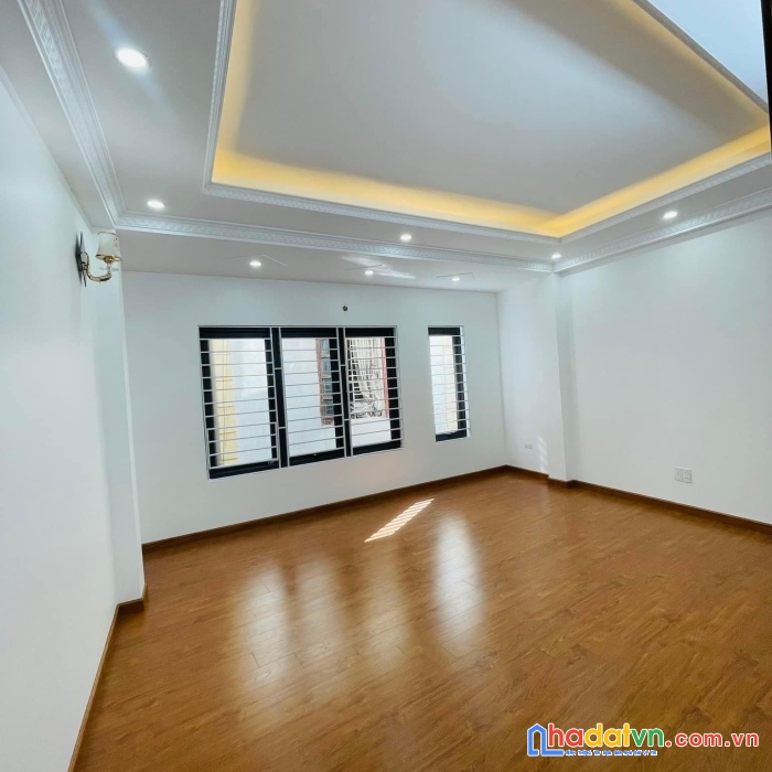 Bán nhà hoàng hoa thám, ba đình 15m2 x 5 tầng chỉ 1,4 tỉ