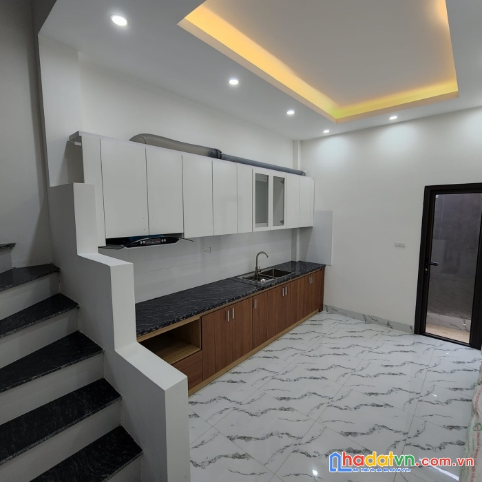 Bán nhà cầu diễn 30m x 5 tầng 2 thoáng sát đường ô tô  chỉ hơn 3 tỷ