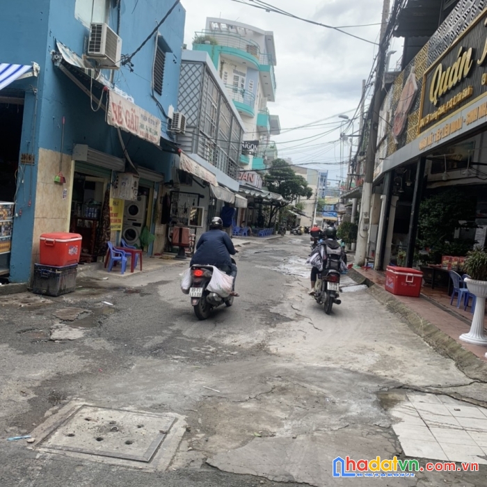 Chính chủ gửi nhà mt xe tải đỗ cổng trường chinh, 4x12.5,hơn 6ty