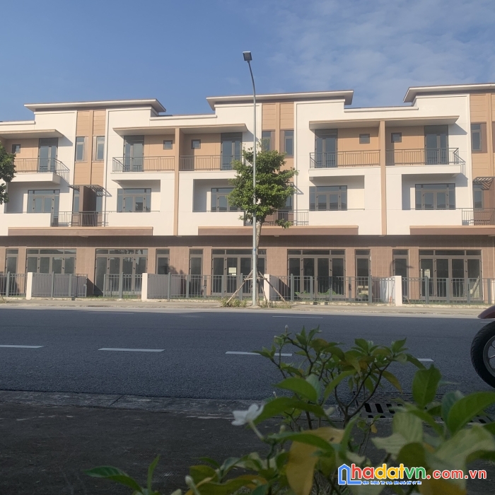 Cần bán gấp căn nhà trục phố đi bộ sầm uất nhất khu đô thị vsip