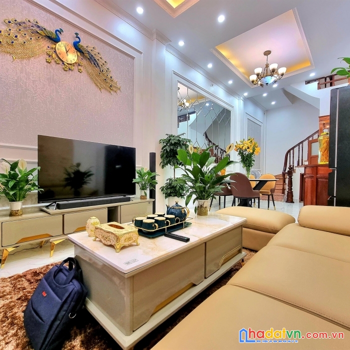 Chủ cần bán gấp nhà hoàng văn thái 40m2, 4 ngủ, ô tô 10m, chỉ nhỉnh 4 tỷ.