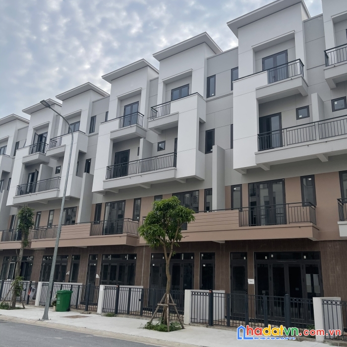 Bán liền kề 4 tầng khu dân cư đông đúc trong đại đô thị chỉ 4 tỷ 1xx