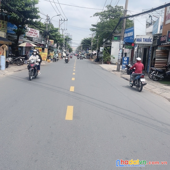 Bán nhà mặt tiền thoaị ngọc hầu - nguyễn sơn. dt 8 x 40, 5 tầng giá chỉ 49 tỷ.