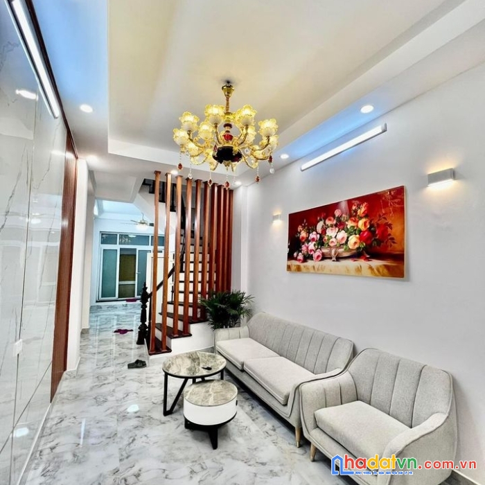 Bán nhà cầu diễn 5 tầng x 42m2, ô tô, đường thông, chỉ nhỉnh 3.65 tỷ