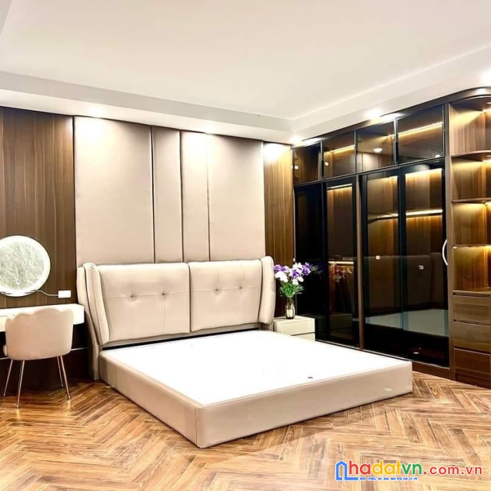 Nhà đẹp nguyễn sơn-lb 50m 6t ôtô tránh thang máy kd vp view vườn hoa 11.5tỷ