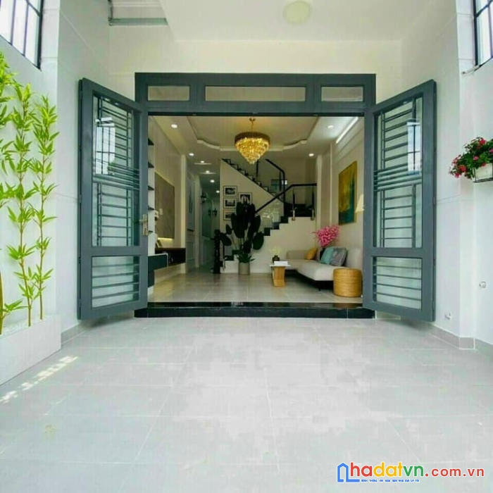 Bán nhà 40m2 - 5t, đường cổ linh. nội thất đẹp lung linh.