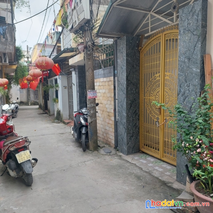 Hiếm có gần phố  gần ô tô tránh  2 thoáng
ngõ 2.5m  sổ đỏ phân lô
thanh am bán nhà 33m2  3t giá