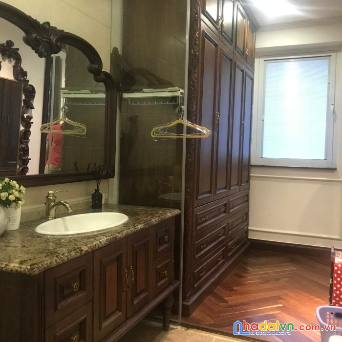 Nhà hoàng quốc việt - nghĩa đô - cầu giấy. phân lô. ô tô. dt 70m. mt 6m. giá 13,8 tỷ