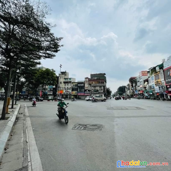 Nhà mặt phố mặt tiền 10m diện tích 165m, giá 61 tỷ lê duẩn hai bà trưng, dòng tiền 120tr/t.