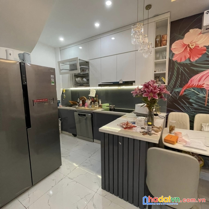 Bán nhà cự khối 115m2 x 2 tầng, giá 5.2 tỷ, diện tích khủng, ô tô vòng quanh, thiết kế dáng nhà 