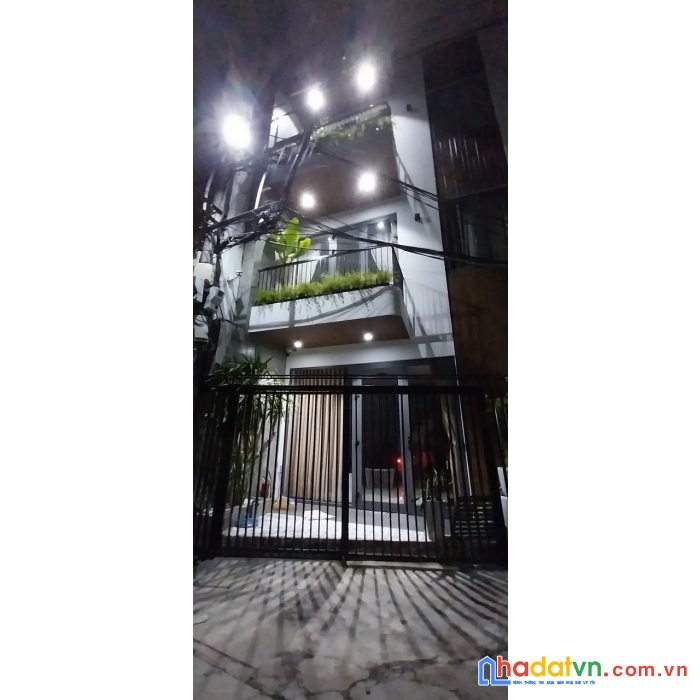 Bán nhà 4 tầng mặt tiền thi sách, hải châu, khu vực đắc địa, dtsd 200m2, chỉ 5.6 tỷ thương lượng.