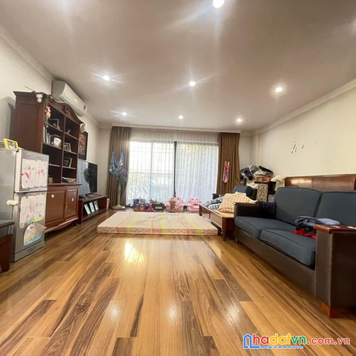 Nhà đẹp phố hiếm quận hai bà trưng, sát phố, hai thoáng, gần công viên thống nhất