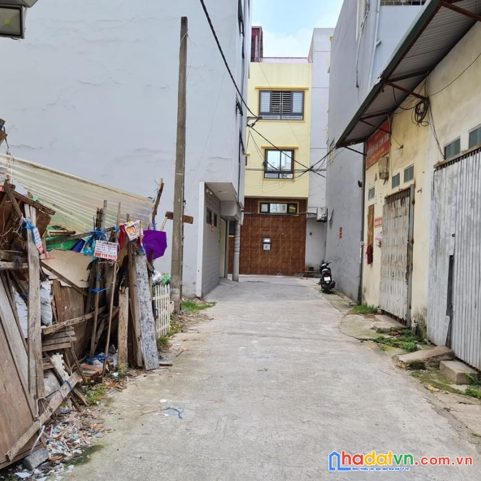 4 tỷ bán đất vàng trung tâm phúc lợi 60m, ô tô vào đất, gần đường lớn