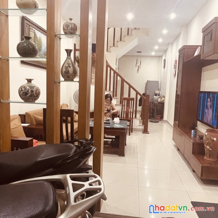 Phan kế bính 42 m2 5 tầng 4.2 mmt gần phố oto ở luôn giá nhỉnh 4 tỷ lh 0799198898